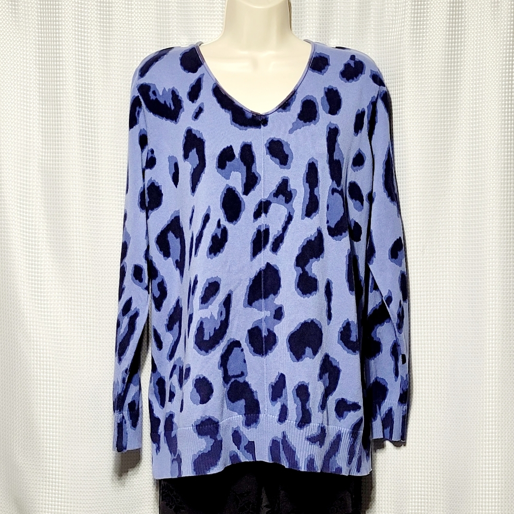 Belle by Kim Gravel Blue Leopard Print V-neck Relaxed Fit Sweater Women's (L)